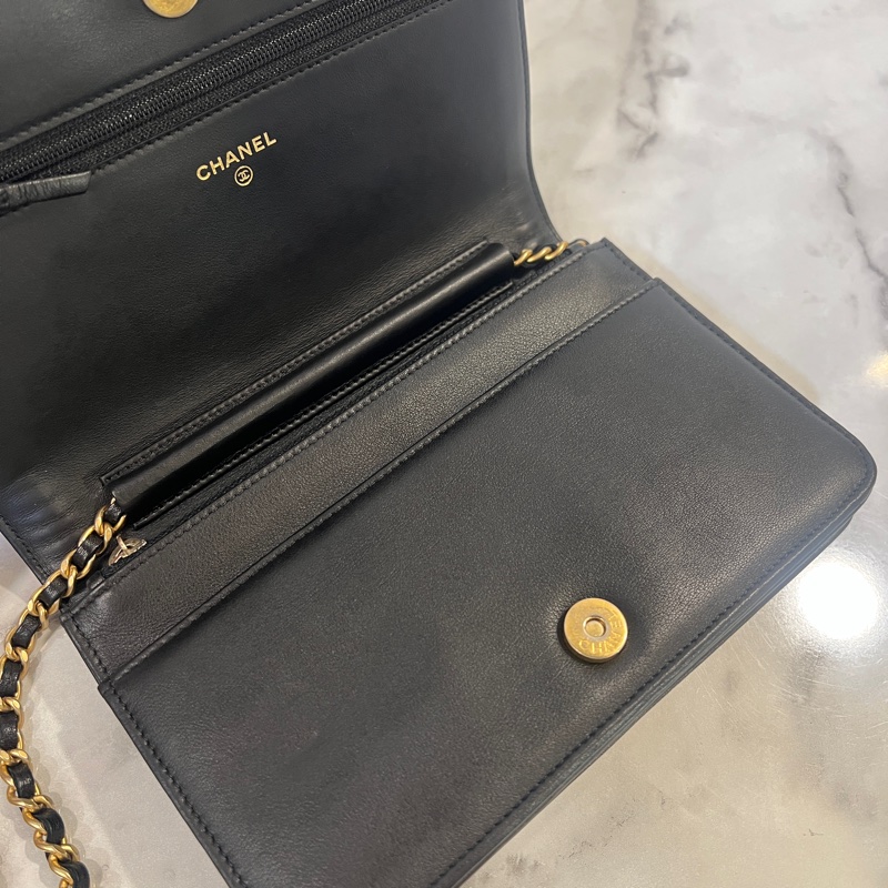 Chanel 黑牛皮霧金釦Boy WOC. A83222-9