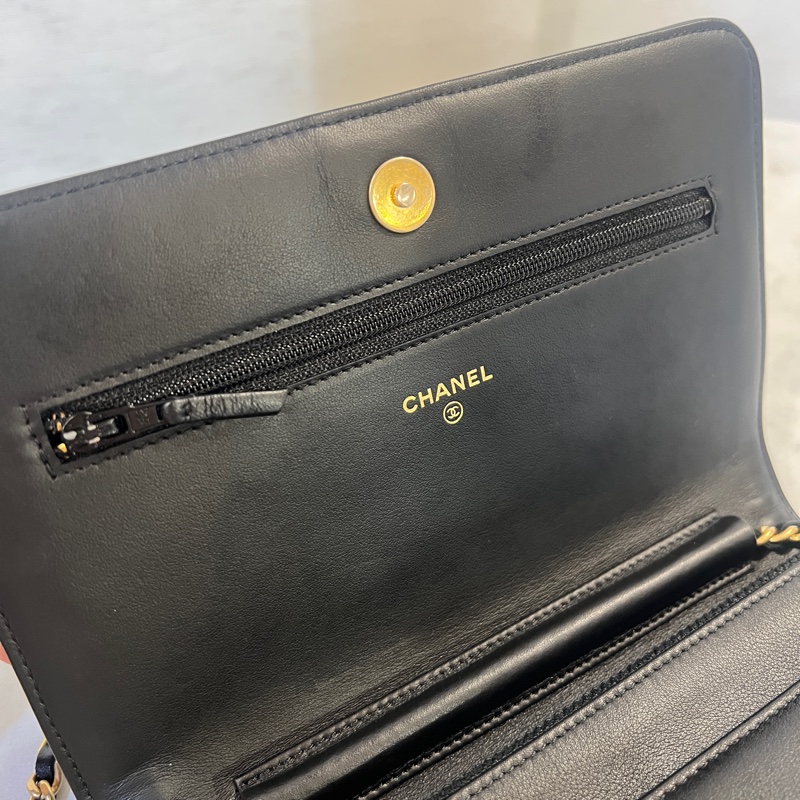 Chanel 黑牛皮霧金釦Boy WOC. A83222-10