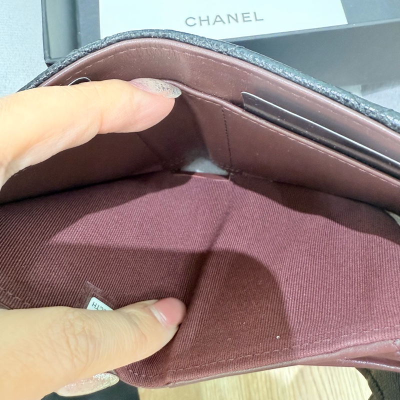 🍙CHANEL 黑金 荔枝皮三摺短夾🍙 二手約八成新有使用痕跡，無購證-21