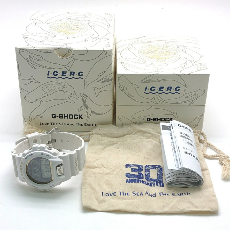 G-SHOCK CASIO GW-6904K-7 手錶，入久寺 2024 合作 30 週年紀念款，電波太陽能 LED 背光，藍鯨圖案，白色和金色，6900 系列，2024 年 6 月發售，三國丘店，ITAK6QQ1X03K-9