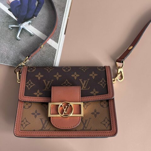 ::Louis Vuitton:: LV M45959 雙色花紋MINI達芙妮肩背包 斜背包
