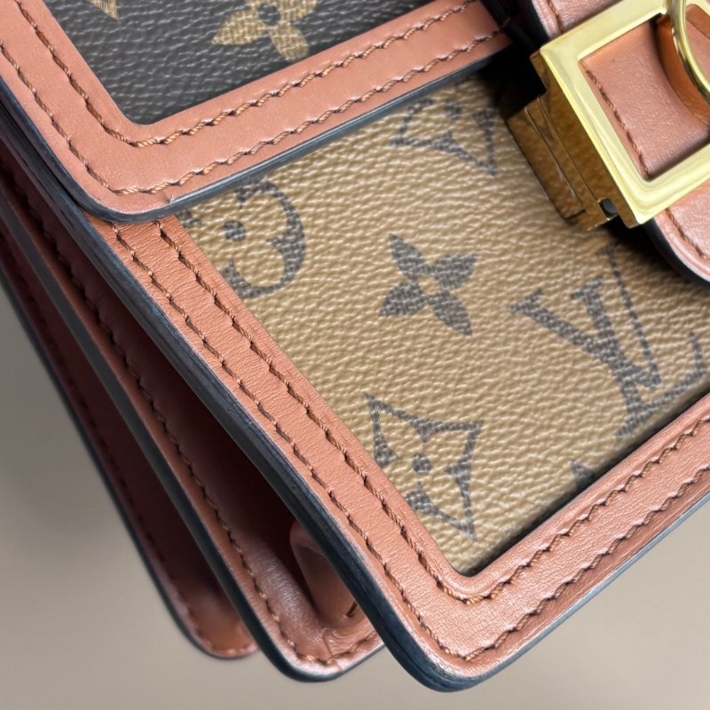 ::Louis Vuitton:: LV M45959 雙色花紋MINI達芙妮肩背包 斜背包-19