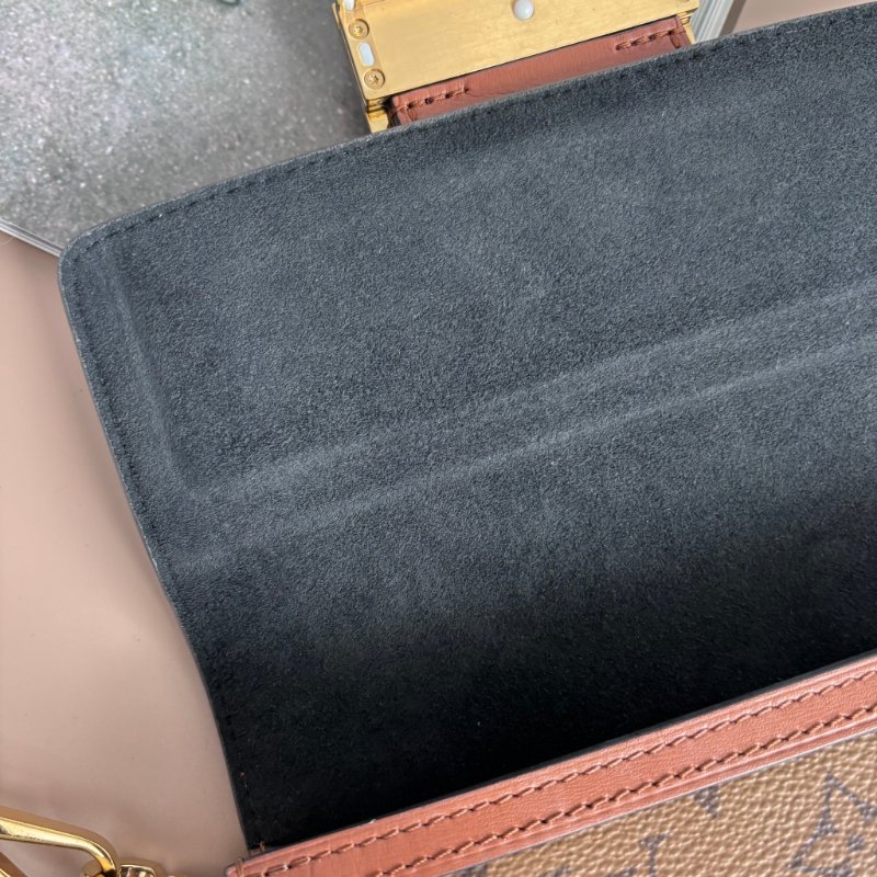 ::Louis Vuitton:: LV M45959 雙色花紋MINI達芙妮肩背包 斜背包-24