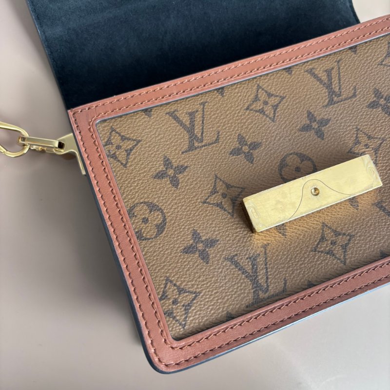::Louis Vuitton:: LV M45959 雙色花紋MINI達芙妮肩背包 斜背包-25