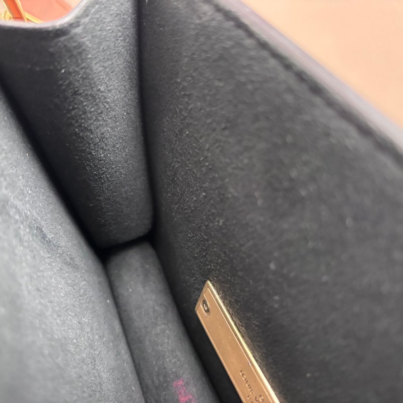 ::Louis Vuitton:: LV M45959 雙色花紋MINI達芙妮肩背包 斜背包-33