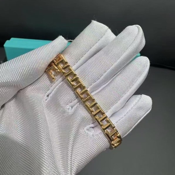 Tiffany蒂芙尼 T系列 玫瑰金鏤空 True窄式T字型手鍊，總長19cm-7
