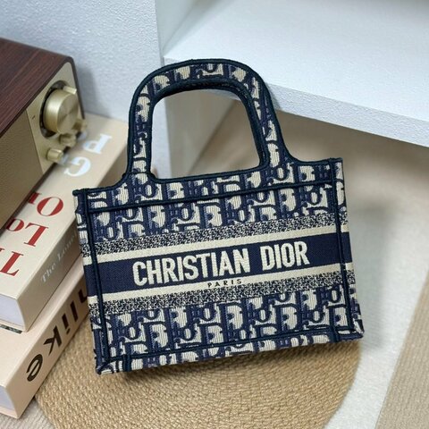 🏷Dior．Mini book tote 刺繡托特包