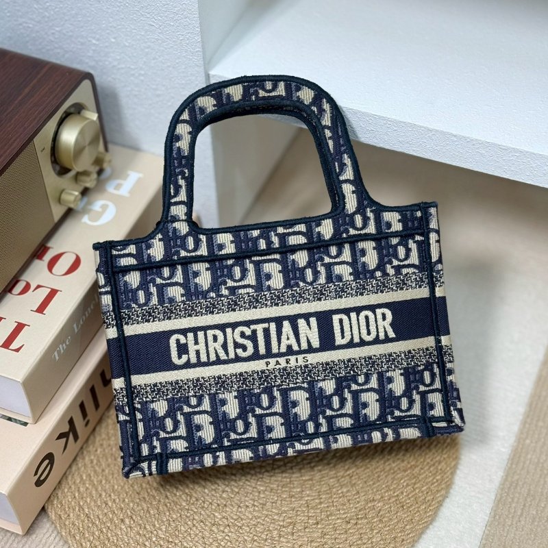 🏷Dior.Mini book tote 刺繡托特包-0