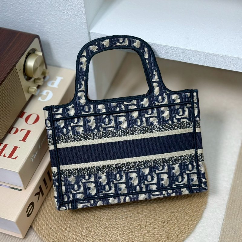 🏷Dior.Mini book tote 刺繡托特包-1