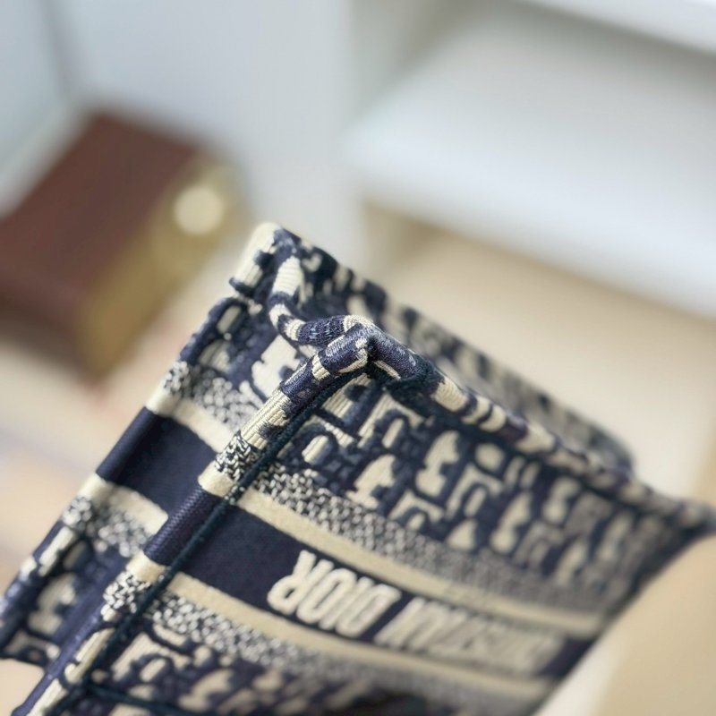 🏷Dior．Mini book tote 刺繡托特包-4