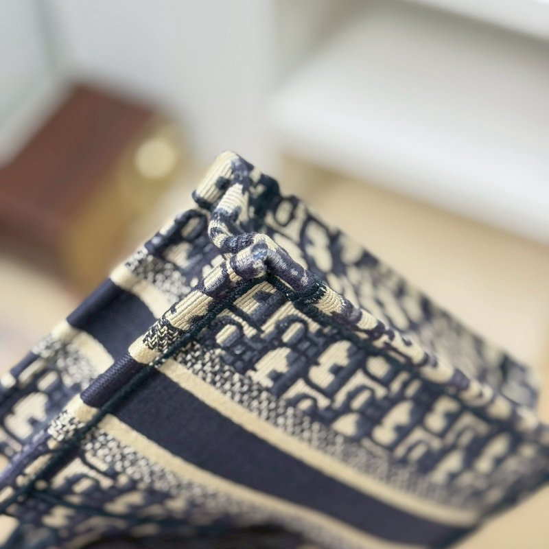🏷Dior.Mini book tote 刺繡托特包-6