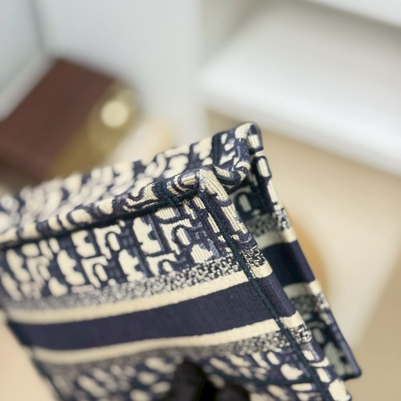 🏷Dior.Mini book tote 刺繡托特包-7