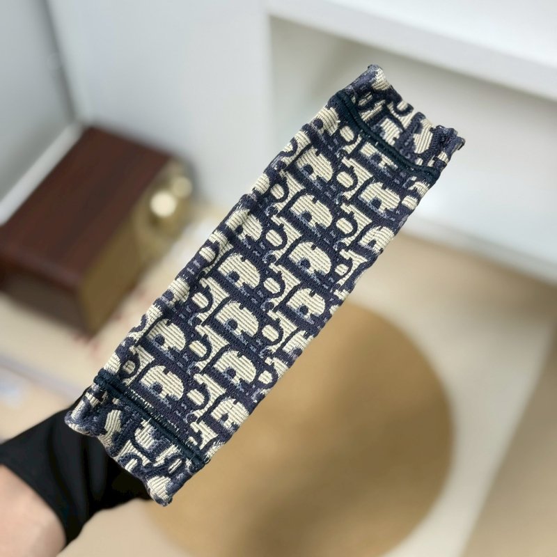 🏷Dior．Mini book tote 刺繡托特包-12