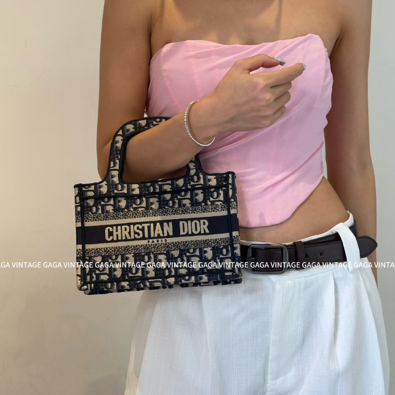 🏷Dior.Mini book tote 刺繡托特包-21