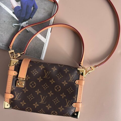 ::LOUIS VUITTON:: LV M46358 Side Trunk MM 咖啡色經典花紋斜背包 方箱包