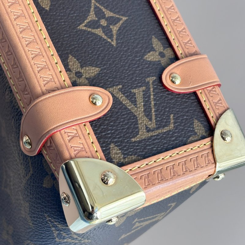 ::LOUIS VUITTON:: LV M46358 Side Trunk MM 咖啡色經典花紋斜背包 方箱包-24