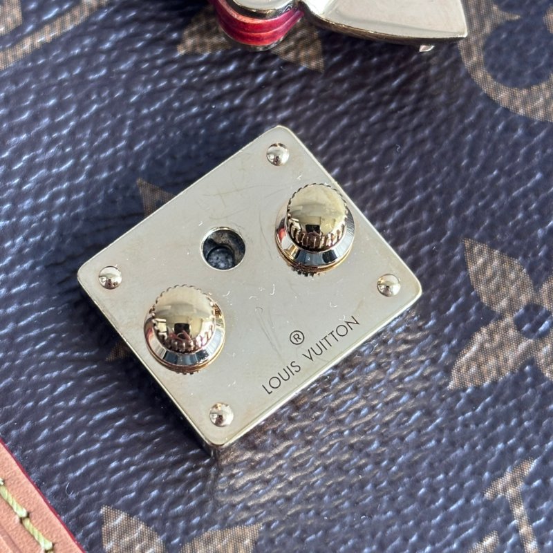::LOUIS VUITTON:: LV M46358 Side Trunk MM 咖啡色經典花紋斜背包 方箱包-43