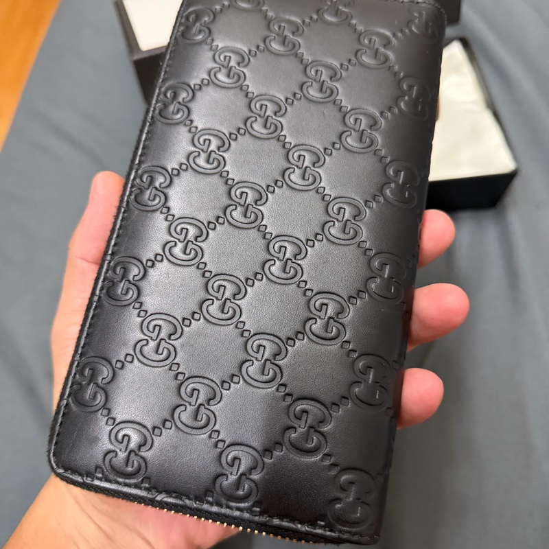 Gucci 黑色logo壓紋拉鍊長夾-1