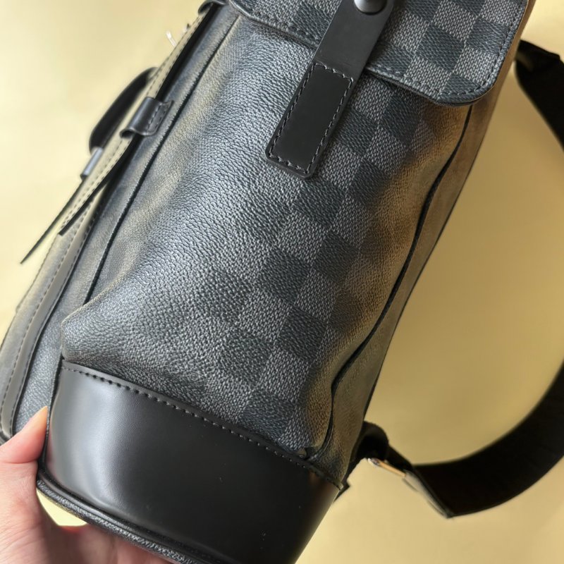 ::LOUIS VUITTON:: LV Christopher 黑色棋盤格男士後背包-8
