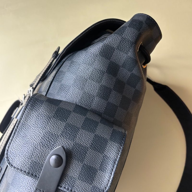 ::LOUIS VUITTON:: LV Christopher 黑色棋盤格男士後背包-9