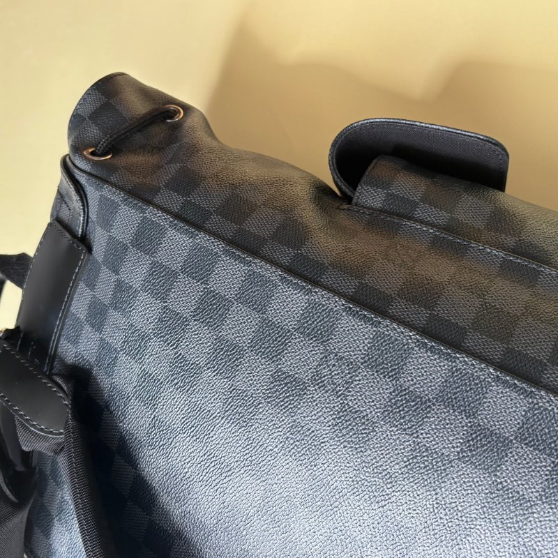 ::LOUIS VUITTON:: LV Christopher 黑色棋盤格男士後背包-17