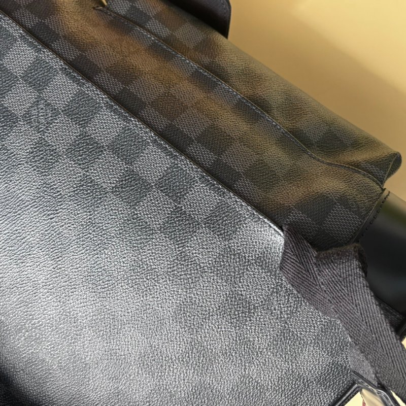::LOUIS VUITTON:: LV Christopher 黑色棋盤格男士後背包-18