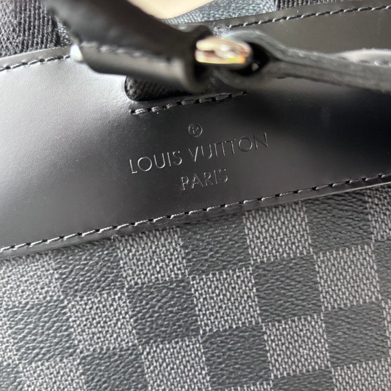 ::LOUIS VUITTON:: LV Christopher 黑色棋盤格男士後背包-23