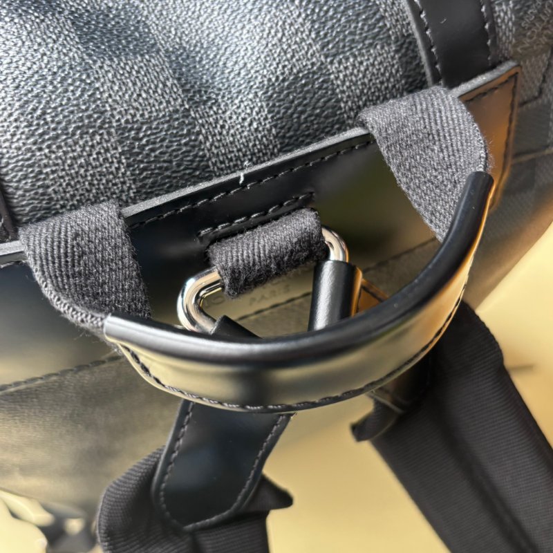 ::LOUIS VUITTON:: LV Christopher 黑色棋盤格男士後背包-25