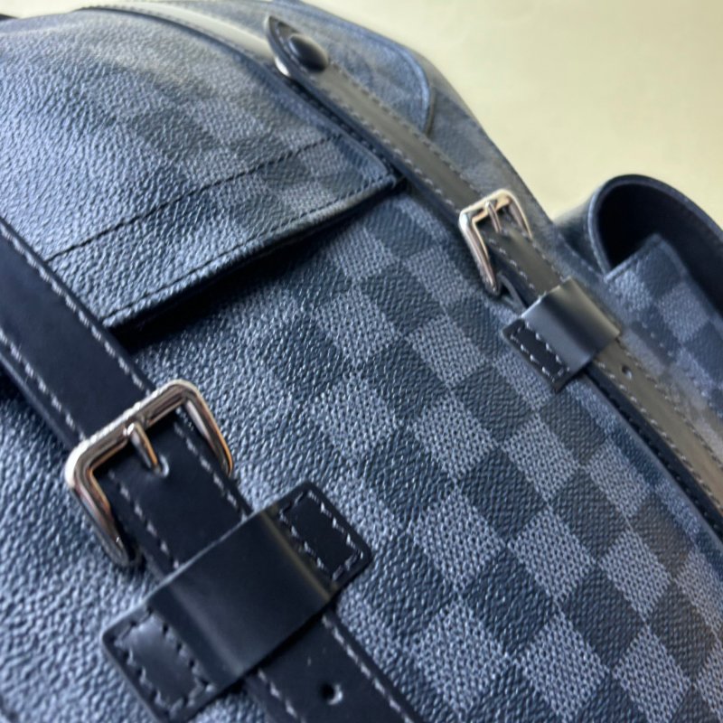 ::LOUIS VUITTON:: LV Christopher 黑色棋盤格男士後背包-30