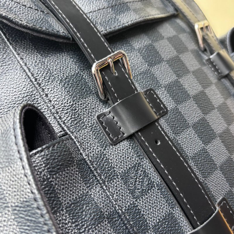 ::LOUIS VUITTON:: LV Christopher 黑色棋盤格男士後背包-31