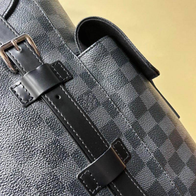 ::LOUIS VUITTON:: LV Christopher 黑色棋盤格男士後背包-32