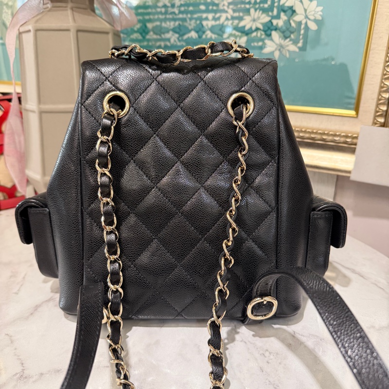 Chanel 黑牛皮菱格紋Duma大號淡金釦前口袋手提後背包AS4398-2