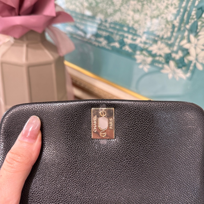 Chanel 黑牛皮菱格紋Duma大號淡金釦前口袋手提後背包AS4398-7