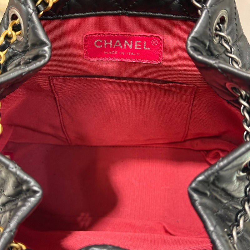 Chanel 黑復刻牛皮菱格紋Gabrielle霧銀釦三色鏈束口流浪後背包A94502-5