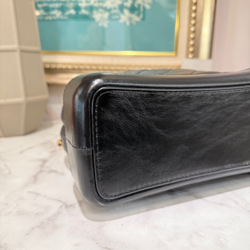 Chanel 黑復刻牛皮菱格紋Gabrielle霧銀釦三色鏈束口流浪後背包A94502-6