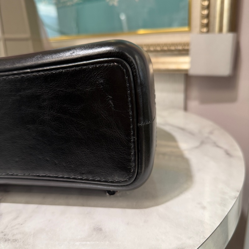 Chanel 黑復刻牛皮菱格紋Gabrielle霧銀釦三色鏈束口流浪後背包A94502-7