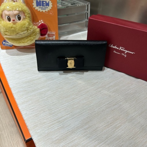 Ferragamo long wallet 黑色牛皮