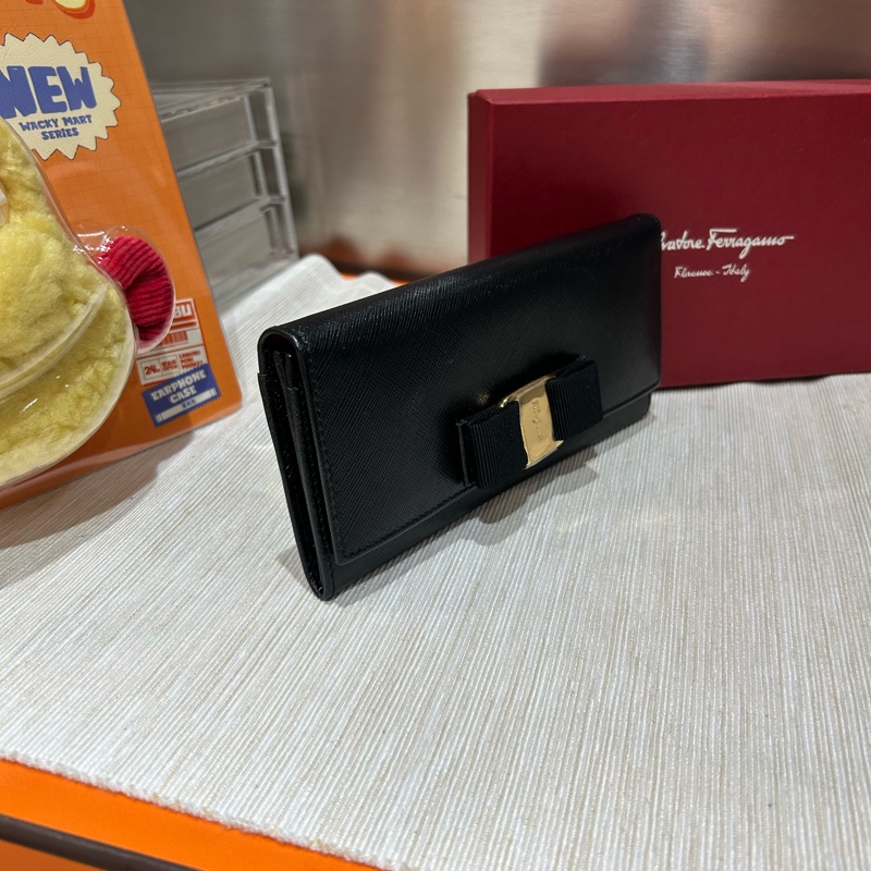 Ferragamo long wallet 黑色牛皮-1