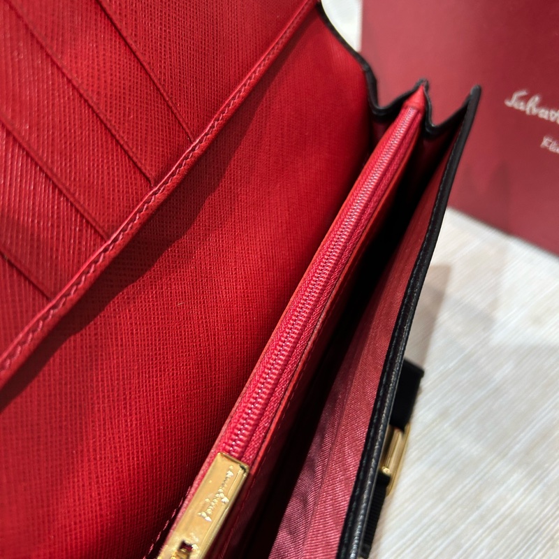 Ferragamo long wallet 黑色牛皮-4