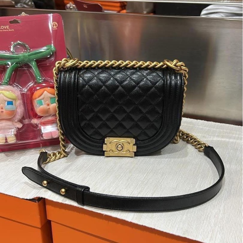 Chanel boy 黑色荔枝牛皮馬鞍boy-0