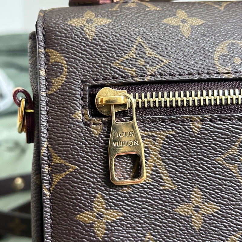 LV m44875 老花郵差包 送一個twilly-11