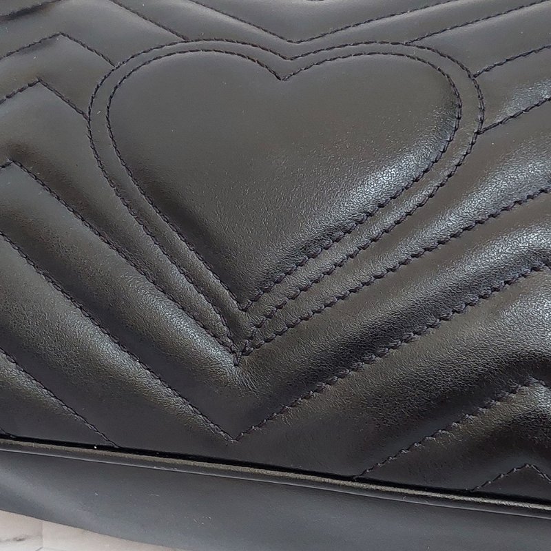 Gucci Marmont  🎀現品實拍 🎀仿舊 金雙G 皮革斜背/肩背包-26cm(443497-黑)~二手品約9成新-27