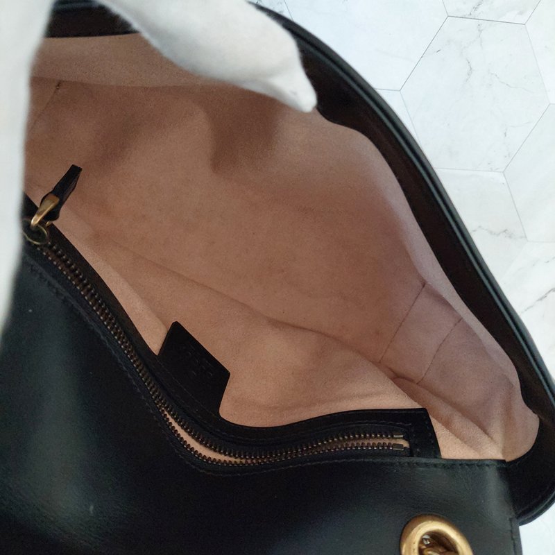 Gucci Marmont  🎀現品實拍 🎀仿舊 金雙G 皮革斜背/肩背包-26cm(443497-黑)~二手品約9成新-82