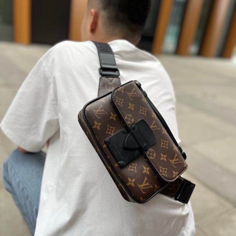 LV S LOCK 經典Monogram帆布腰包 ｜送禮自用｜老花經典｜狀況極佳-1