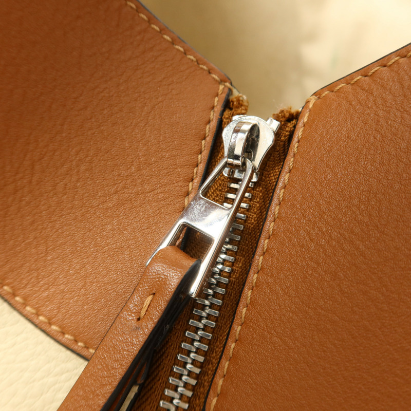 LOEWE 牛皮皮革Hammock Small Bag銀扣手挽肩背兩用袋-8