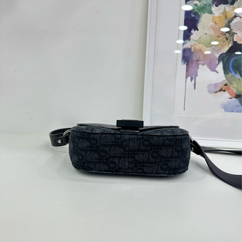 DIOR 迪奧 暗紋馬鞍 mini 23年編碼 有票 經典暗紋老花刺繡 時尚百搭 可手提斜挎 日常非常實用百搭-5