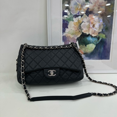 Chanel黑銀魚子醬easy flap機場鏈條包 整體好成色 有標無卡 尺寸30x7x18 20開 四角有磨損
