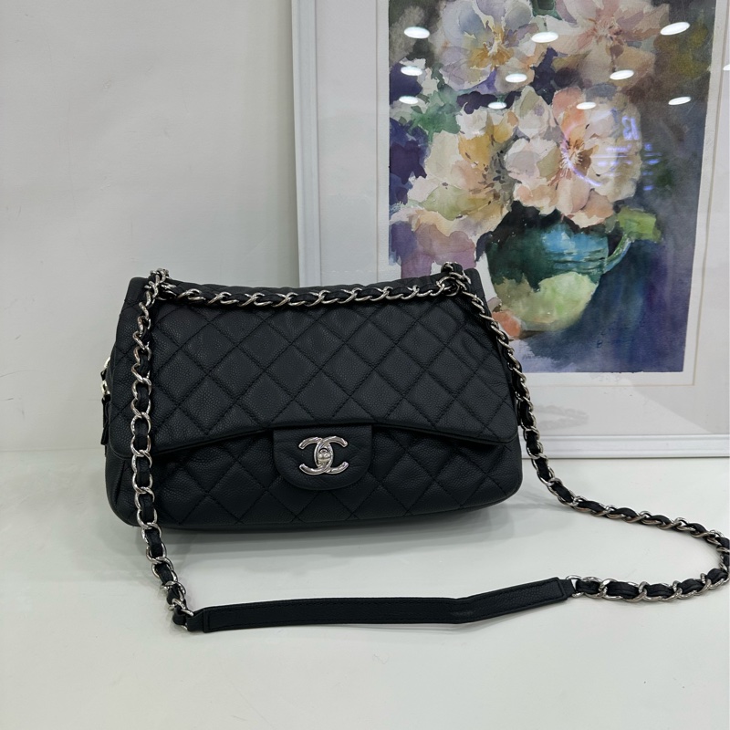 Chanel黑銀魚子醬easy flap機場鏈條包 整體好成色 有標無卡 尺寸30x7x18 20開 四角有磨損-0