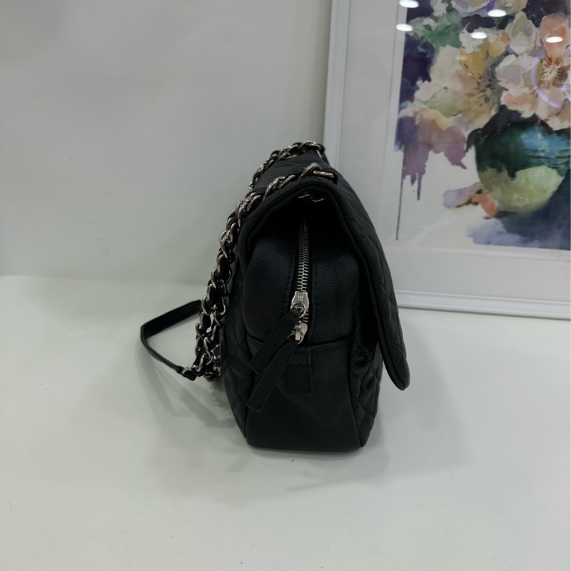 Chanel黑銀魚子醬easy flap機場鏈條包 整體好成色 有標無卡 尺寸30x7x18 20開 四角有磨損-2