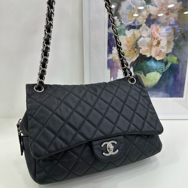 Chanel黑銀魚子醬easy flap機場鏈條包 整體好成色 有標無卡 尺寸30x7x18 20開 四角有磨損-5